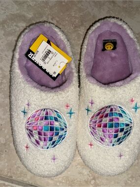 Joe Boxer White Plush Slip-On Slippers with Purple Lined Disco Ball Embroidery